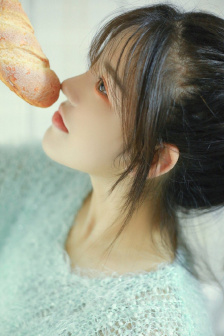 女性正面完整的身体结构